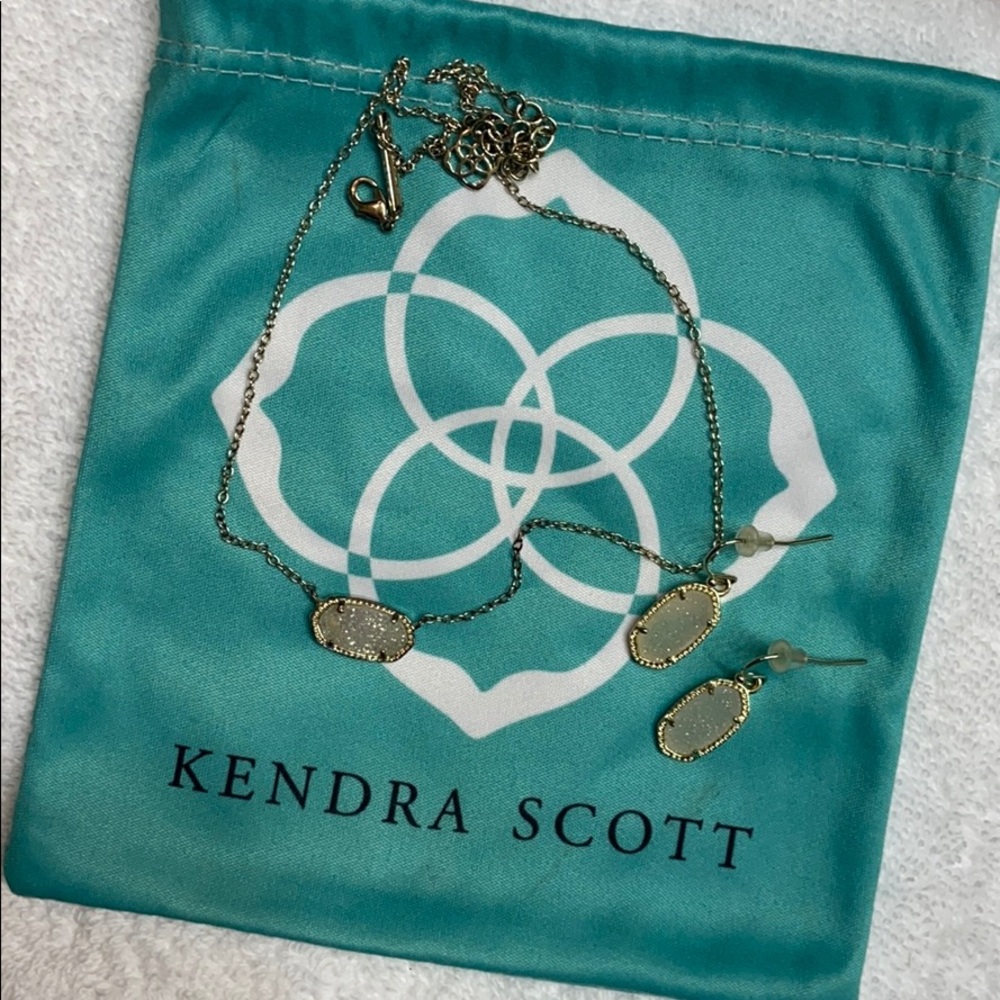 Kendra Scott matching earrings and necklace